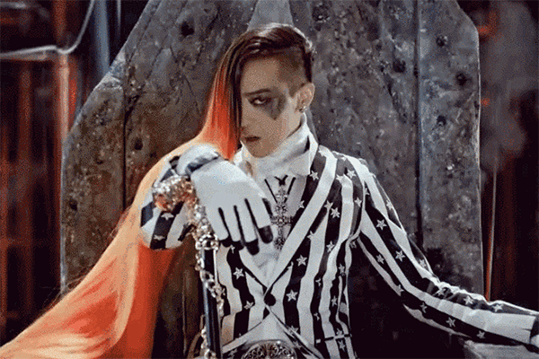 Phì cười với những trang phục kì cục nhất trong các MV Kpop ảnh 1