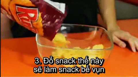 Cách lấy snack khỏi túi Cách lấy snack khỏi túi