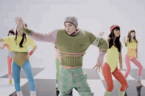 Phì cười với những trang phục kì cục nhất trong các MV Kpop ảnh 2