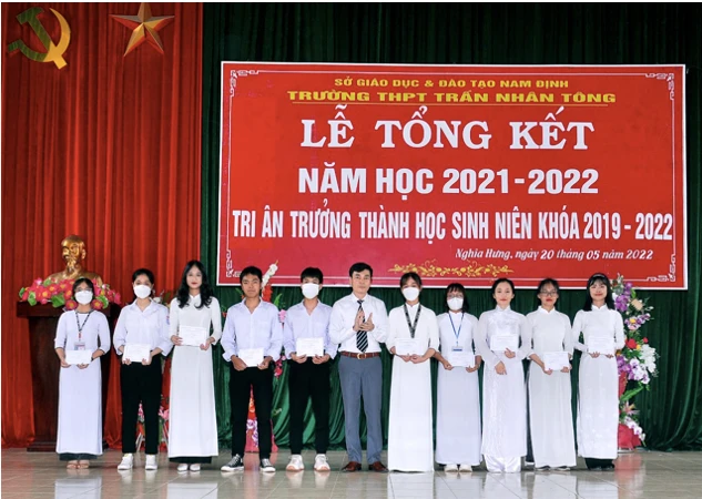 Những tấm gương học sinh Công giáo nỗ lực vượt khó học giỏi