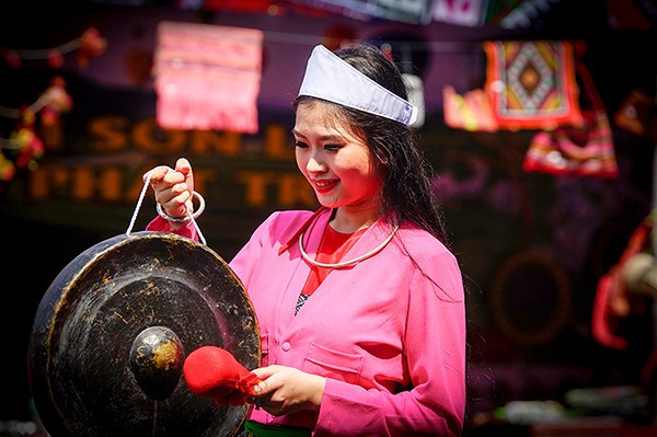 Trang phục truyền thống của phụ nữ Mường Hoà Bình có nét đẹp trang nhã. Nét đẹp trong trang phục truyền thống của phụ nữ Mường ảnh 3