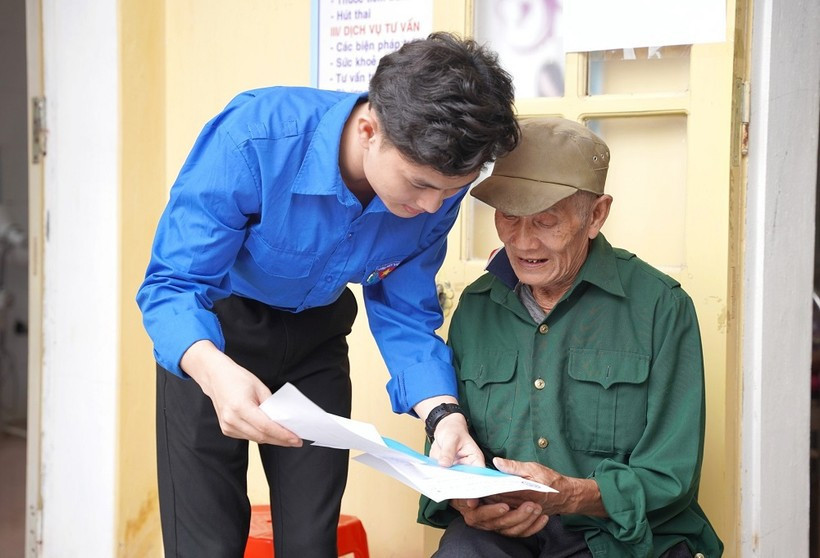 Lò Văn Tân luôn tích cực trong các hoạt động phong trào. Bứt phá để thực hiện ước mơ của nam sinh viên người Thái ảnh 1