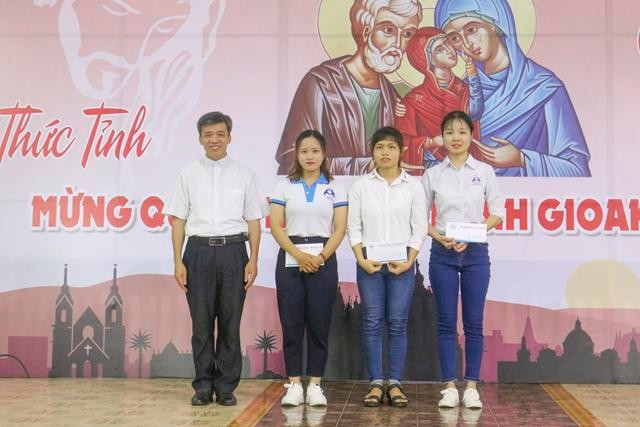Hội Khuyến học giáo xứ An Đạo – Giáo phận Bùi Chu trao phần thưởng cho các học sinh giỏi. Nét đẹp khuyến học tại các xứ đạo ở Nam Định ảnh 1