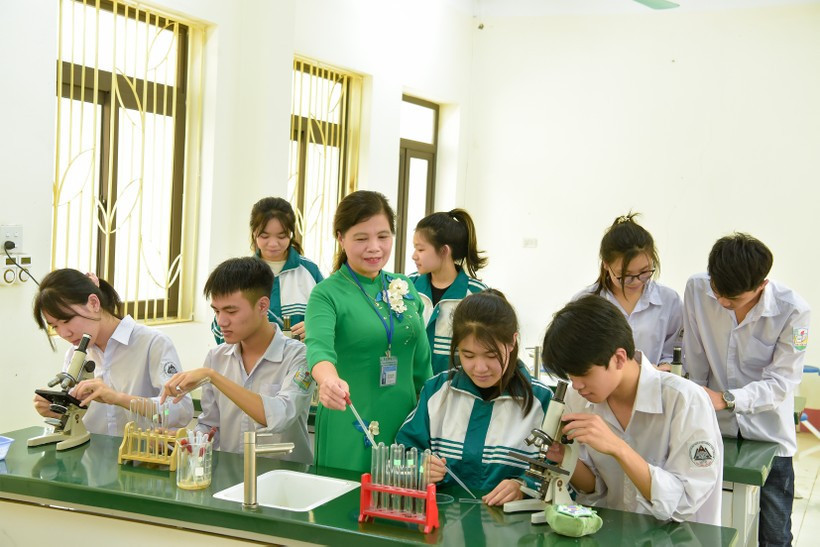 Cô giáo miền xuôi xung phong lên Yên Bái 'dạy chữ rèn người' ảnh 2