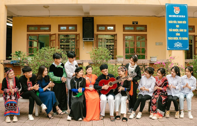 Cô giáo miền xuôi xung phong lên Yên Bái 'dạy chữ rèn người' ảnh 1