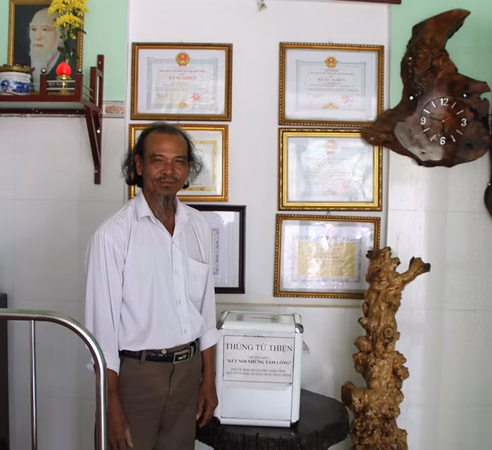 Thùng từ thiện “Kết nối những tấm lòng” tại nhà ông Bình