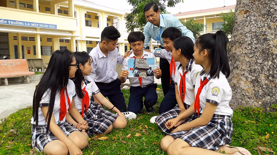 Thầy trò sinh hoạt ngoại khóa