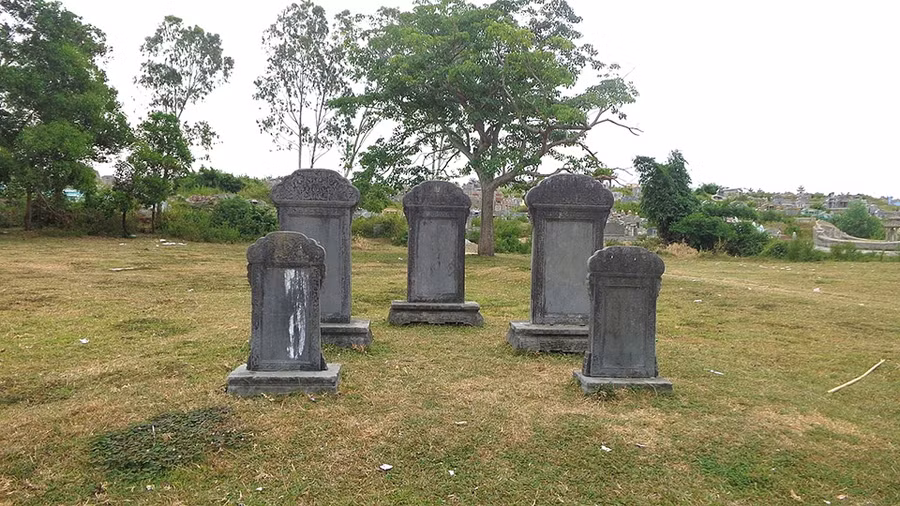 Các bia Tiến sĩ Võ ở Võ Miếu – Huế