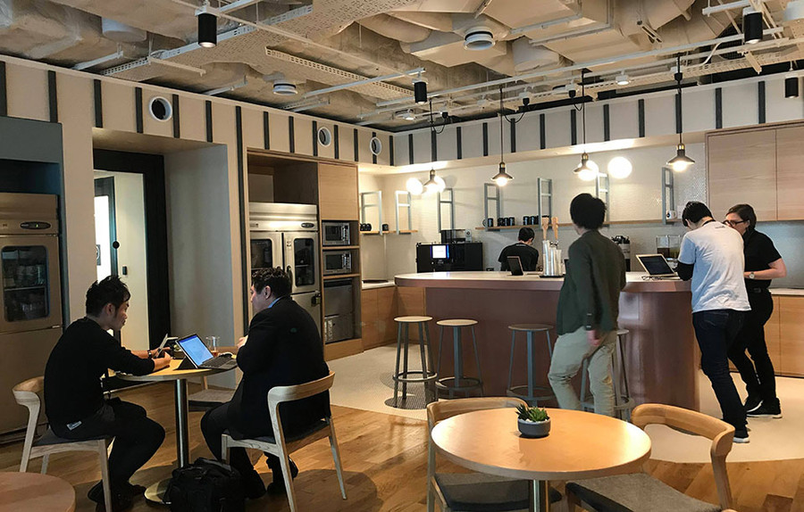Hoạt động bên trong không gian làm việc chung của WeWork Hoạt động bên trong không gian làm việc chung của WeWork