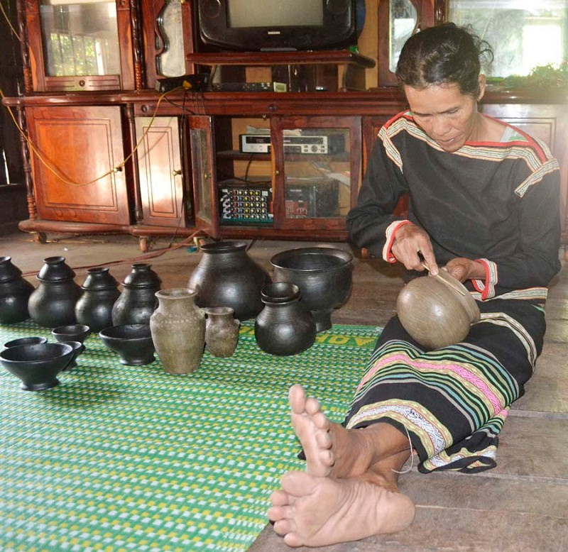 Trang trí hoa văn bằng que tre. Trang trí hoa văn bằng que tre.
