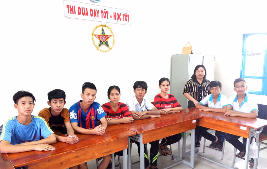 Cô Thu Vân và các em