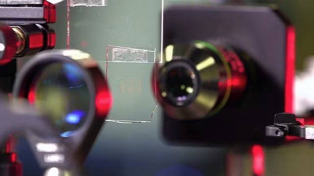 Máy ảnh siêu mỏng không sử dụng thấu kính