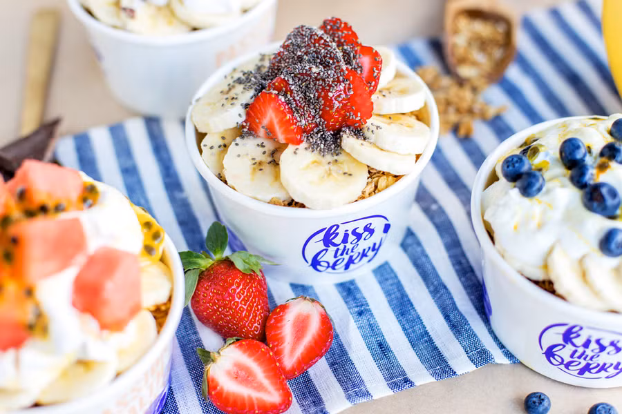 Những sản phẩm Acai bowl được trang trí cực kỳ bắt mắt và hấp dẫn của Sarah Miller