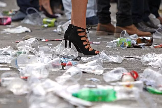 Xe hơi chạy bằng nhiên liệu từ nhựa phế thải