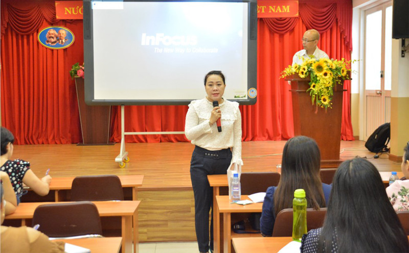 Để triển khai thành công, nhà trường đã có nhiều hội thảo, tập huấn Để triển khai thành công, nhà trường đã có nhiều hội thảo, tập huấn