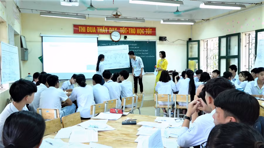 Giờ học của cô, trò Trường THPT Ba Vì.