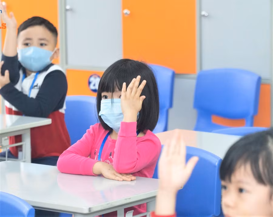 Học sinh tự giác ôn tập để sẵn sàng quay trở lại trường làm bài thi.