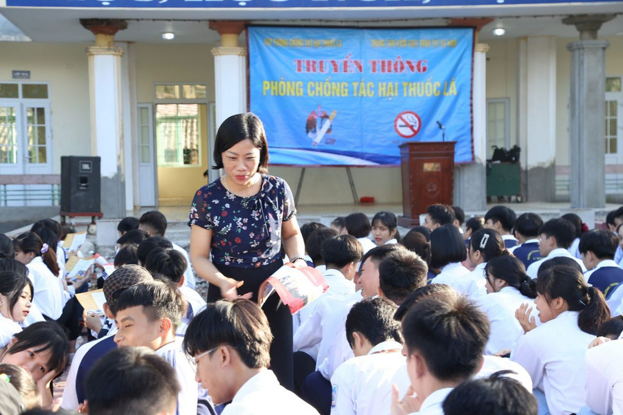 Truyền thông phòng, chống tác hại thuốc lá trong trường học.