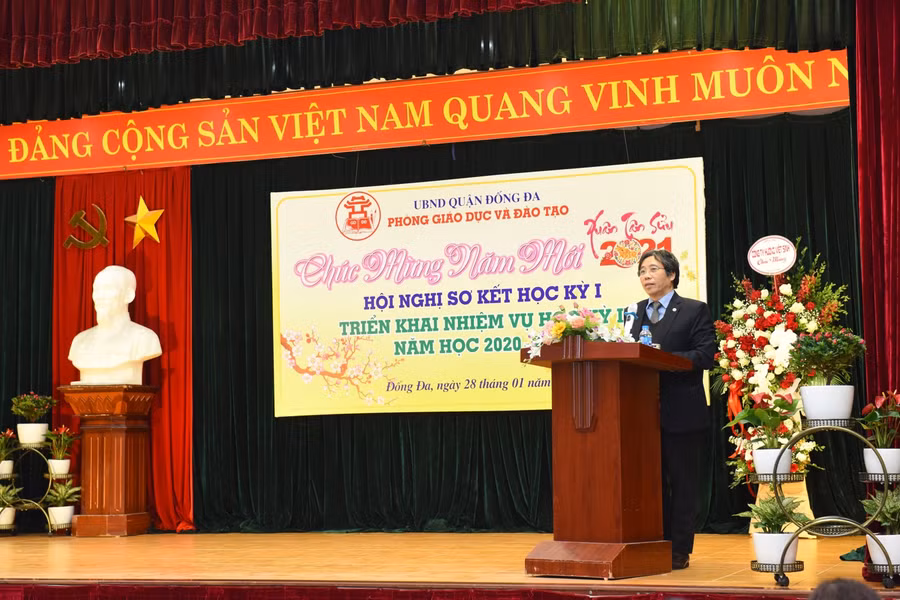 Trưởng phòng GD&amp;ĐT Tạ Ngọc Thắng phát biểu tại hội nghị.