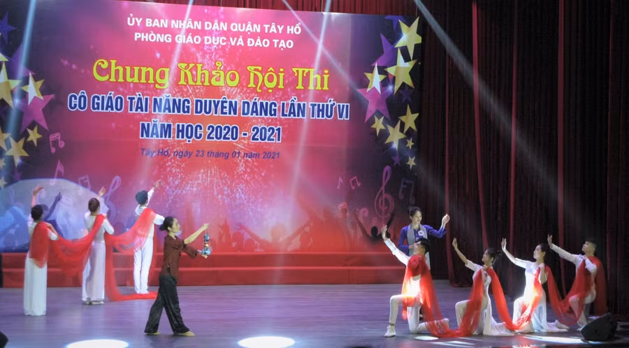 Phong phú hình thức thi năng khiếu.