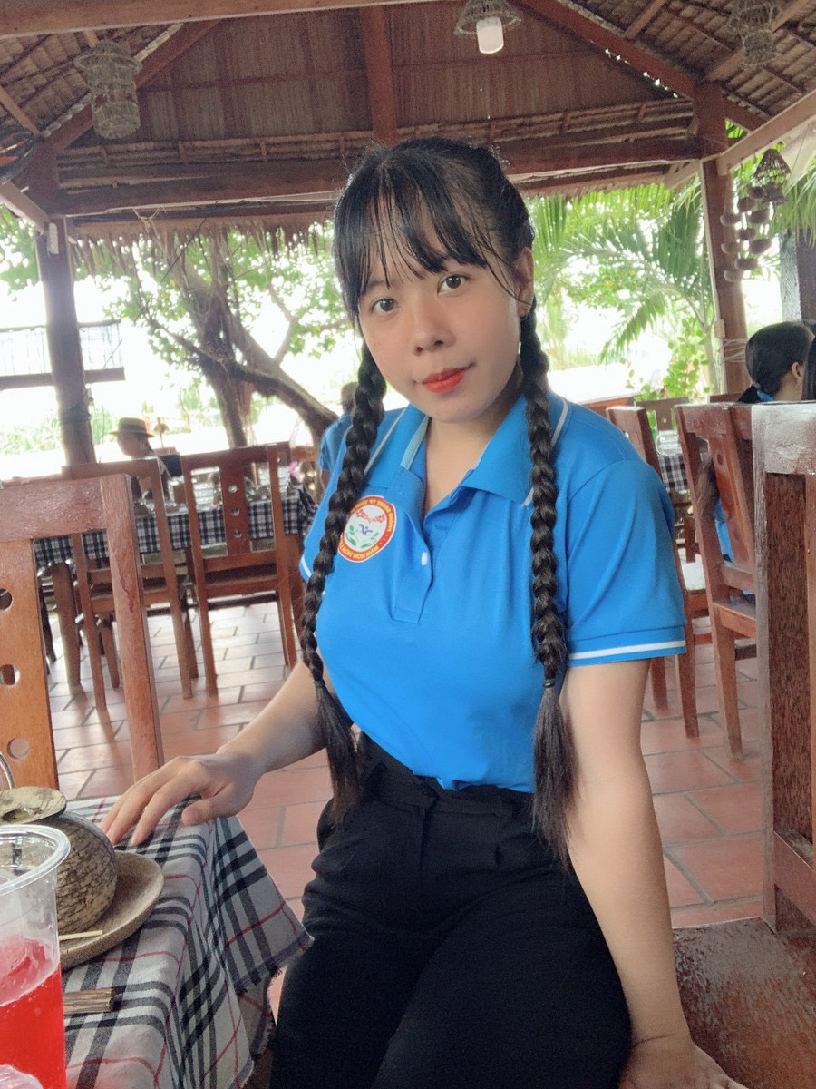Mái tóc Cô Duyên trước và sao khi gửi cho các bệnh nhân ung thư. Mái tóc Cô Duyên trước và sao khi gửi cho các bệnh nhân ung thư.