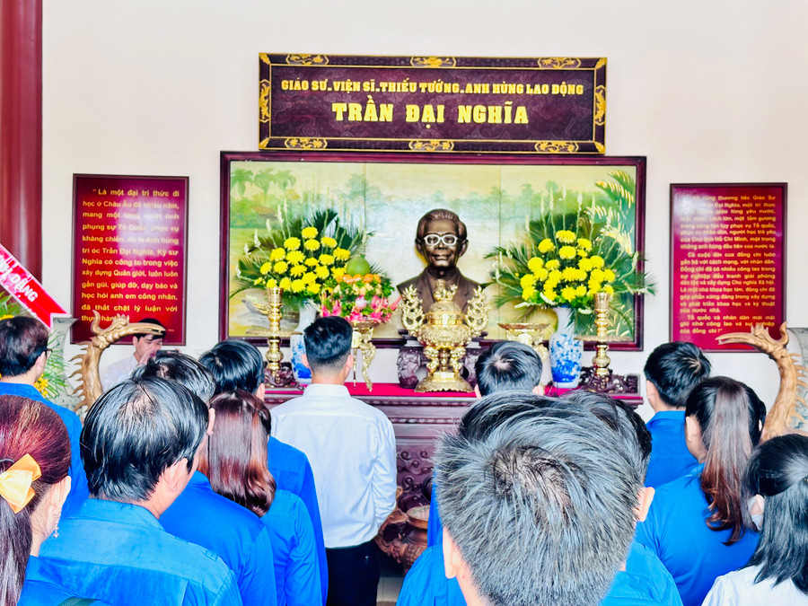 Khu tưởng niệm Giáo sư Viện sĩ Trần Đại Nghĩa. Khu tưởng niệm Giáo sư Viện sĩ Trần Đại Nghĩa.