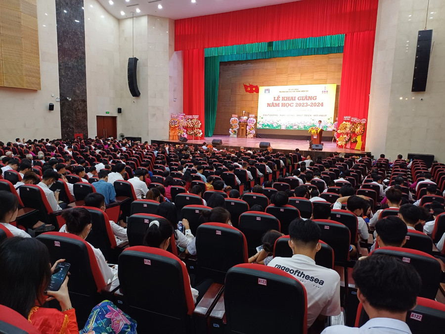 Toàn cảnh buổi lễ khai giảng năm học mới