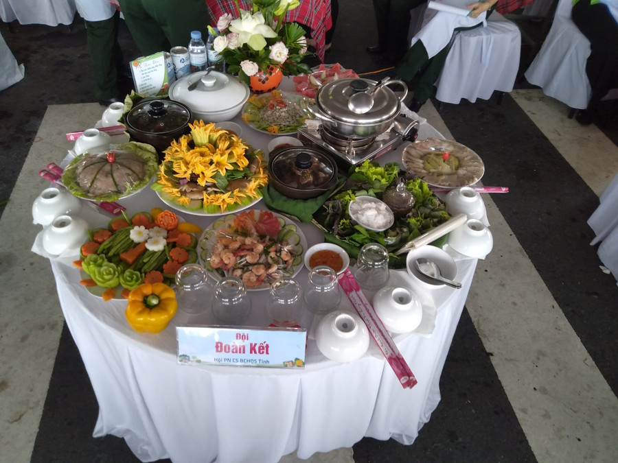 Món ăn từ Bộ chỉ huy quân sự tỉnh. Món ăn từ Bộ chỉ huy quân sự tỉnh.