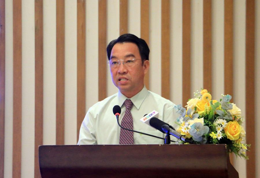 Ông Lữ Quang Ngời, chủ tịch UBND tỉnh Vĩnh Long phát biểu khai mạc. Ông Lữ Quang Ngời, chủ tịch UBND tỉnh Vĩnh Long phát biểu khai mạc.