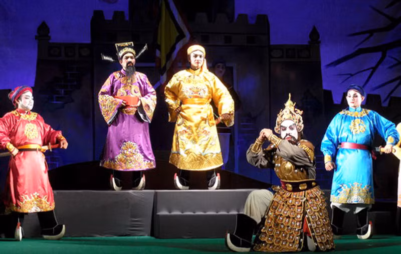 Cảnh thầy trò trong vở tuồng Sao Khuê trời Việt