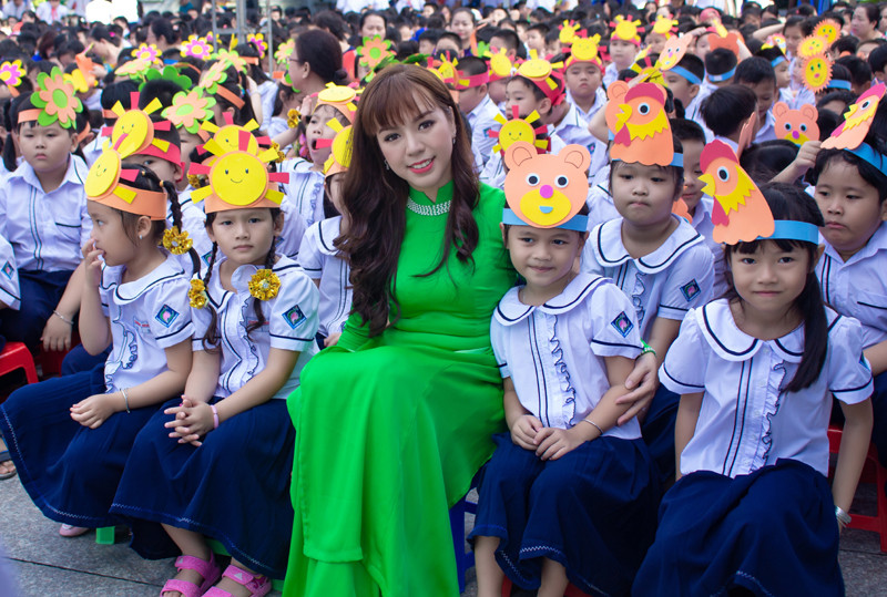 Niềm vui của cô trò trong ngày khai giảng