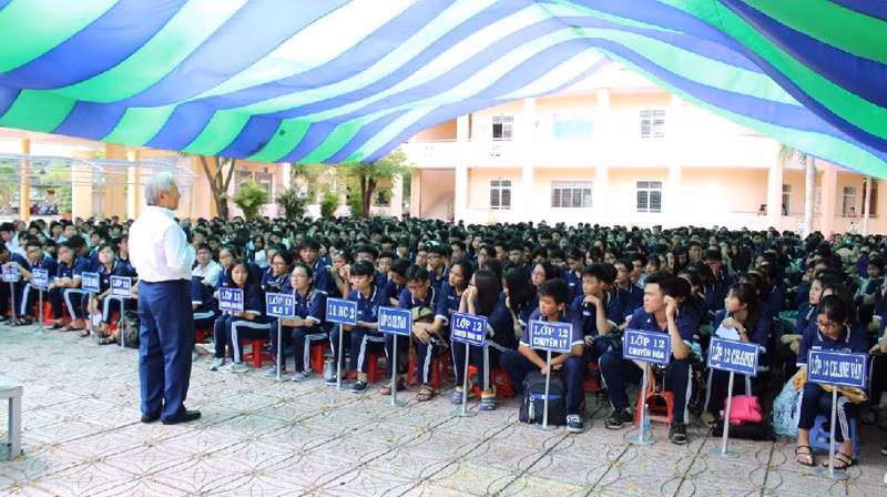 HS Trường THPT chuyên Phan Ngọc Hiển (Cà Mau) tham gia đối thoại về “Hoạch định cuộc đời” với GS Phan Văn Trường