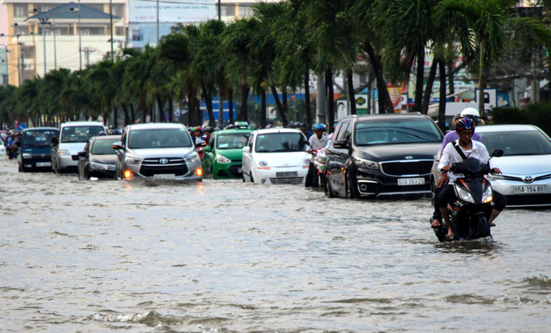 Từ những ngày đầu tháng 10, hàng loạt tuyến đường nội ô TP Cần Thơ rơi vào tình trạng ngập nghiêm trọng Từ những ngày đầu tháng 10, hàng loạt tuyến đường nội ô TP Cần Thơ rơi vào tình trạng ngập nghiêm trọng