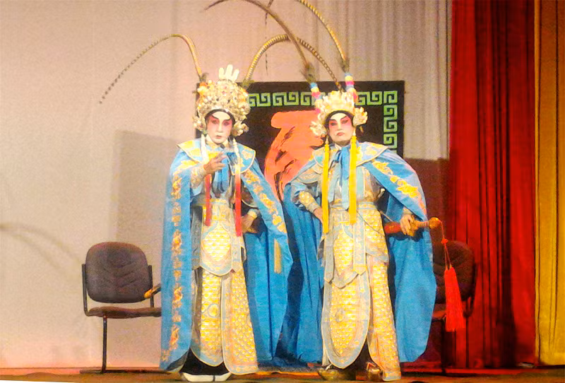 Những tiết mục hát Tiều trên sân khấu Trung tâm Văn hóa quận 5 (TPHCM) Những tiết mục hát Tiều trên sân khấu Trung tâm Văn hóa quận 5 (TPHCM)