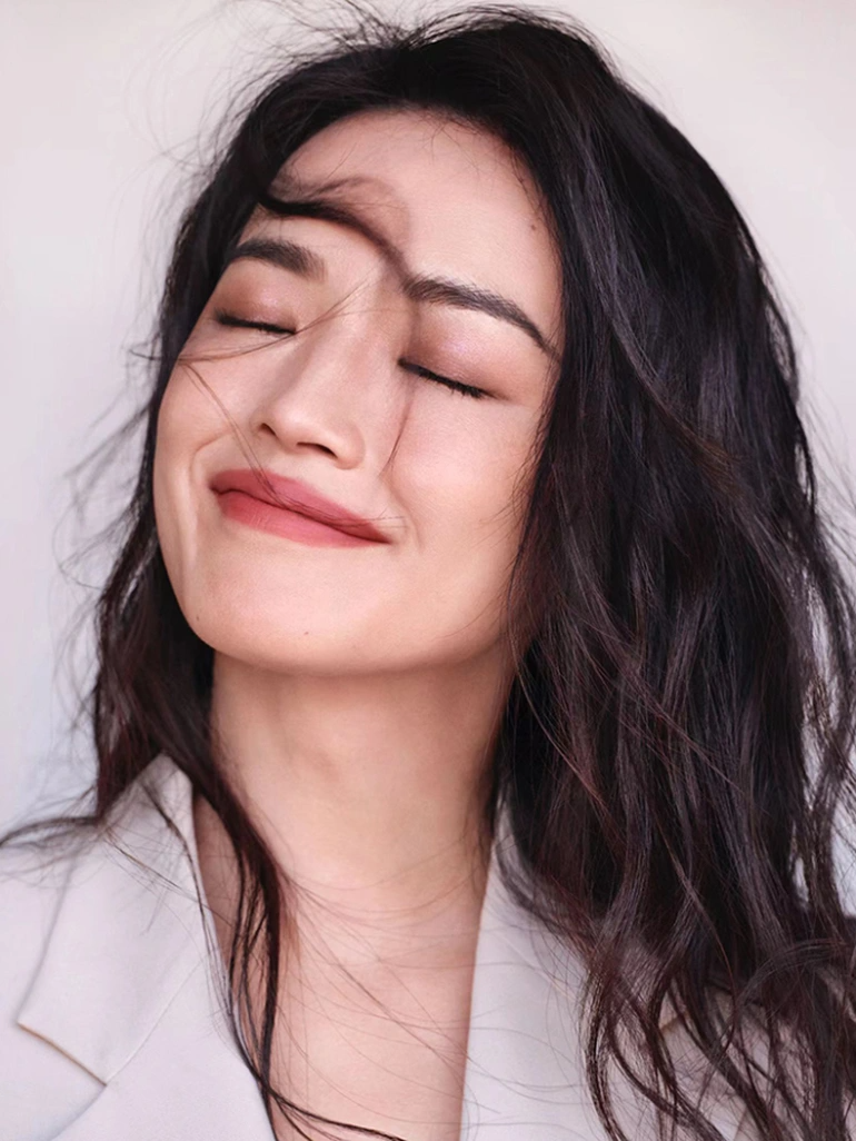 Căn bệnh dị ứng khiến gương mặt cô mẩn đỏ, sưng phù và gây mất ngủ nghiêm trọng vì đau đớn. Căn bệnh dị ứng khiến gương mặt cô mẩn đỏ, sưng phù và gây mất ngủ nghiêm trọng vì đau đớn.