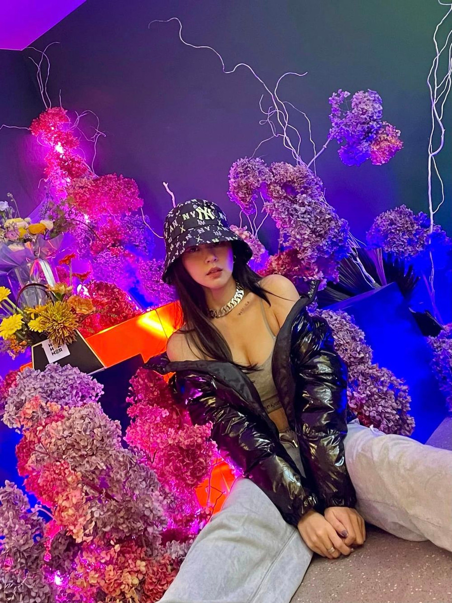 Hình ảnh mới nhất của Midu khiến nhiều người ngạc nhiên. Cô còn gây chú ý khi lộ hình xăm mới trên xương quai xanh.