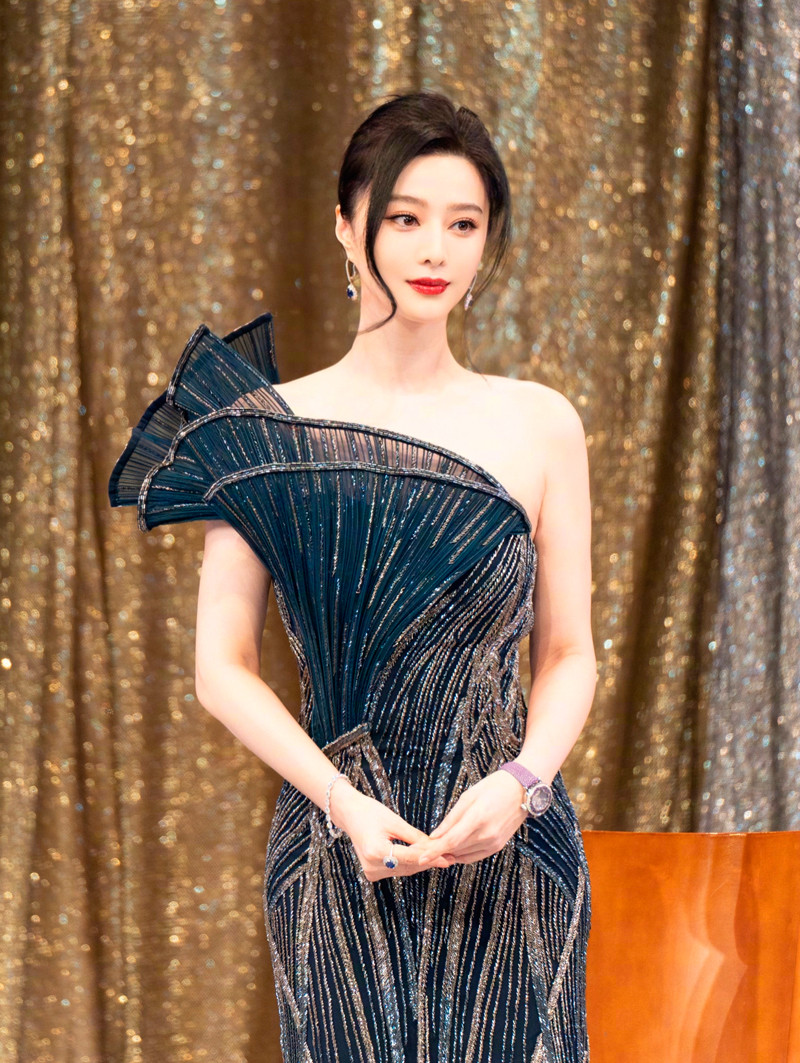 Dù sự nghiệp đi xuống nhưng Phạm Băng Băng vẫn được nhiều tỷ phú theo đuổi. Dù sự nghiệp đi xuống nhưng Phạm Băng Băng vẫn được nhiều tỷ phú theo đuổi.