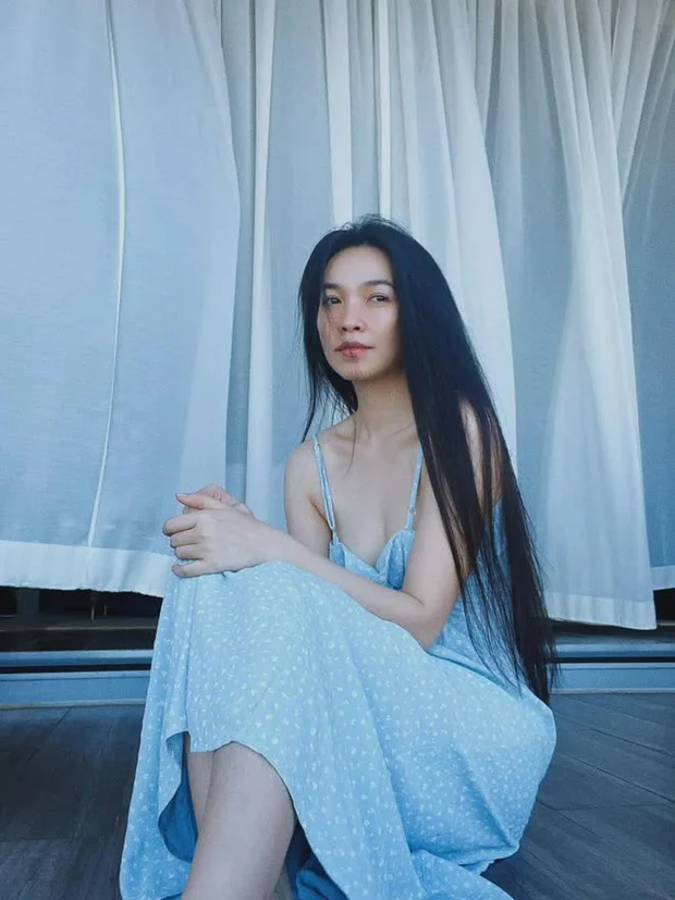 Nữ ca sĩ cũng quan niệm suy nghĩ tích cực chính là bí quyết quan trọng nhất để giữ gìn nhan sắc và tinh thần trẻ trung.