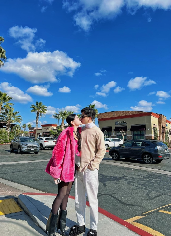 Thu Thủy và chồng trẻ cùng nhau đón ngày Valentine tại Mỹ trong ngày thời tiết nắng đẹp.