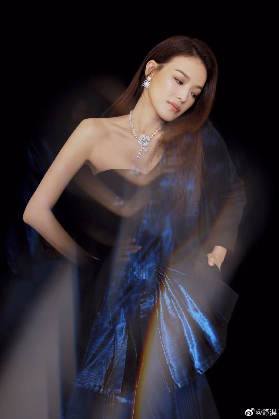 Bệnh của Thư Kỳ có thể thể xuất hiện đột ngột vào cả ngày lẫn đêm. Bệnh của Thư Kỳ có thể thể xuất hiện đột ngột vào cả ngày lẫn đêm.