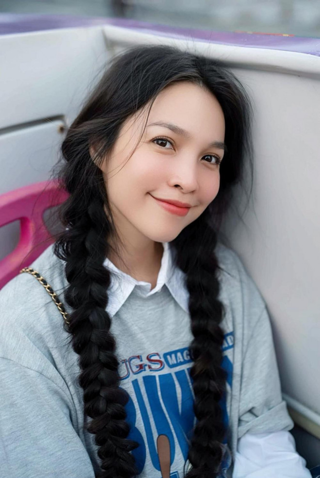 Hiền Thục ngày càng trẻ trung và rạng ngời. Cô đươc fan khen ngợi là người đẹp không tuổi.