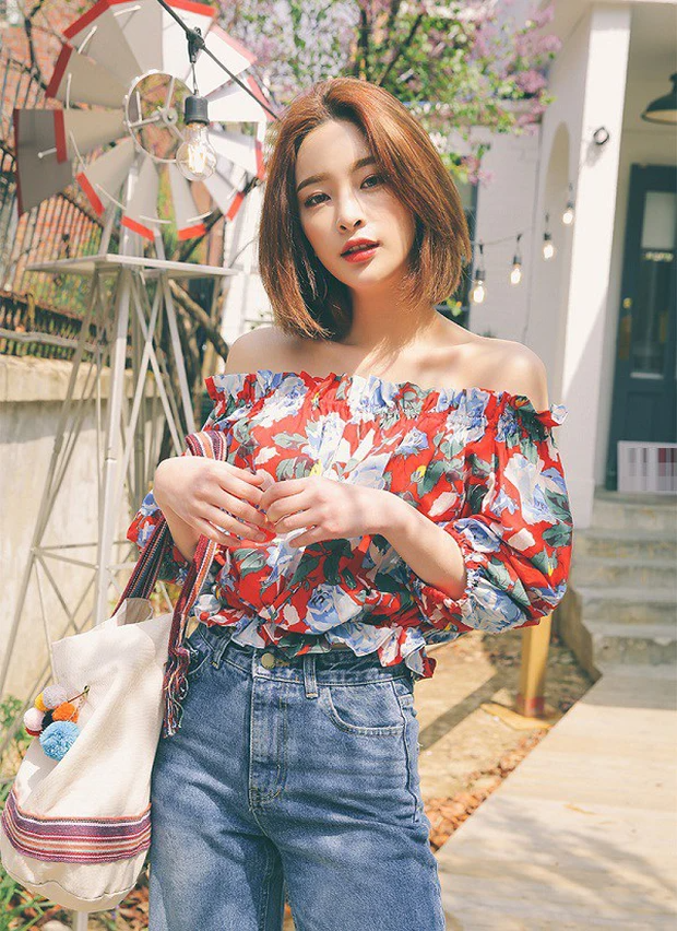 Họa tiết hoa nhí giúp nàng nổi bật và ngọt ngào hơn trong mắt chàng. Buổi hẹn hò sẽ trở nên lãng mạn hơn rất nhiều khi bạn chọn trang phục phù hợp. Họa tiết hoa nhí giúp nàng nổi bật và ngọt ngào hơn trong mắt chàng. Buổi hẹn hò sẽ trở nên lãng mạn hơn rất nhiều khi bạn chọn trang phục phù hợp.