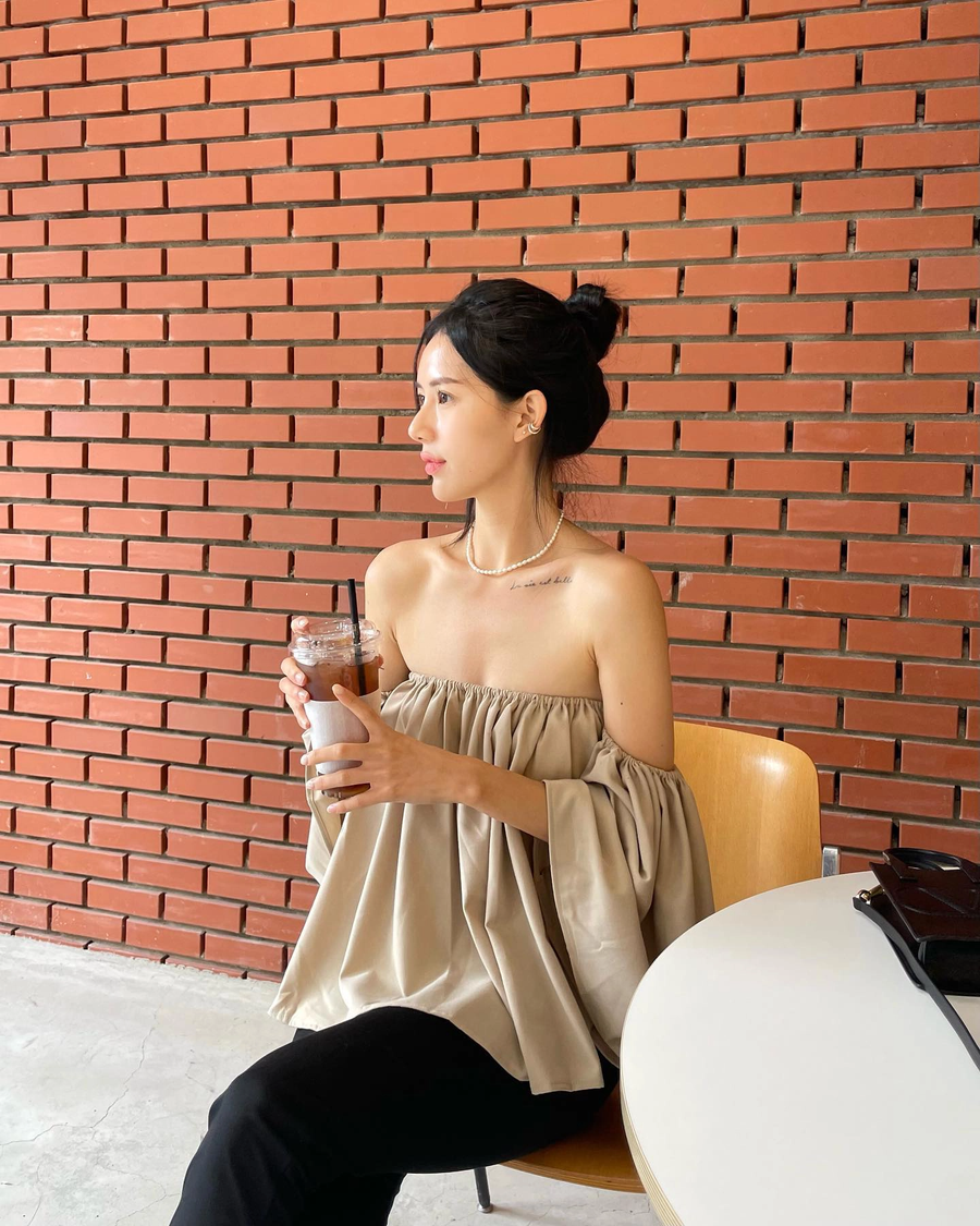 Nếu nàng thích sự thoải mái có chọn một chiếc áo trễ vai tay bồng dáng suông trong buổi hẹn hò ngày Valentine. Nếu nàng thích sự thoải mái có chọn một chiếc áo trễ vai tay bồng dáng suông trong buổi hẹn hò ngày Valentine.
