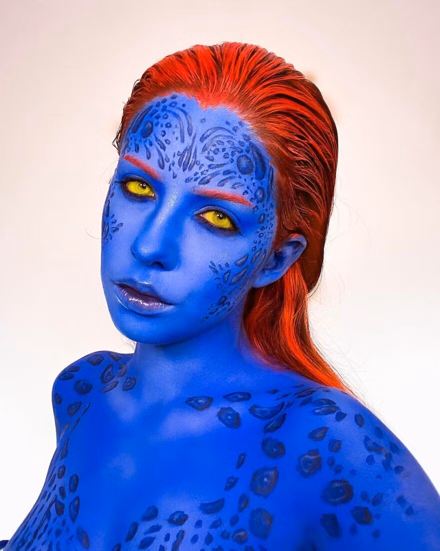 Loạt ảnh chứng minh rằng bạn có thể trở thành bất kỳ ai nếu có kỹ năng hóa trang tuyệt đỉnh như cô gái này