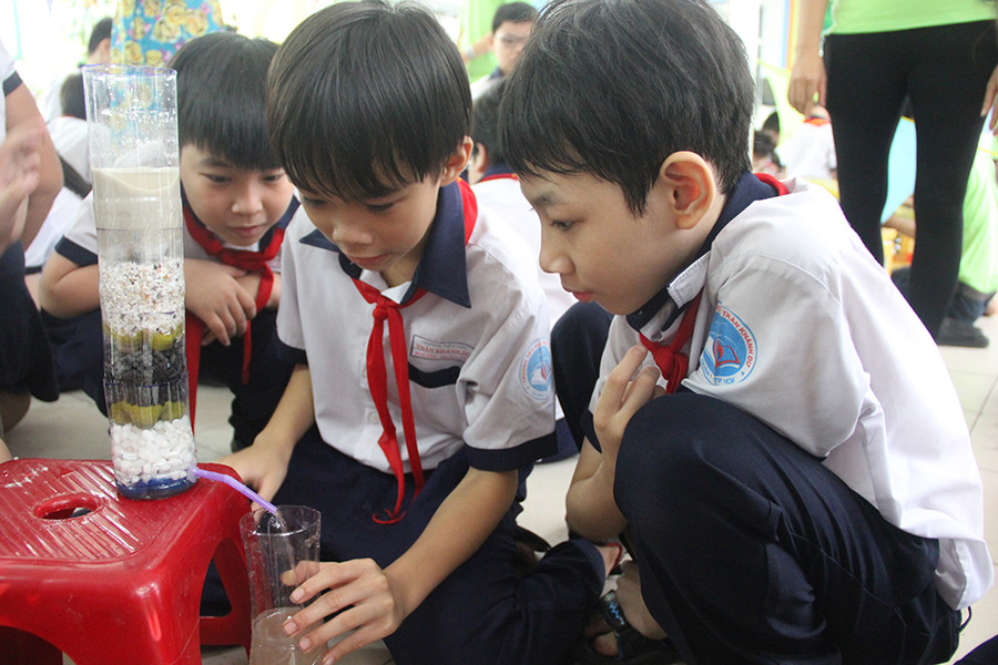 Các em học sinh Trường Tiểu học Trần Khánh Dư trong Ngày hội STEM