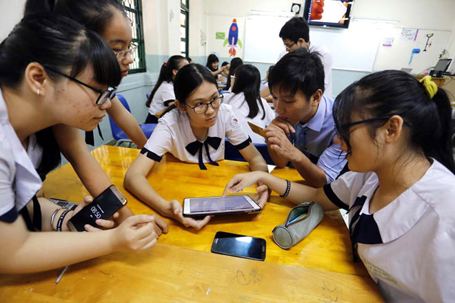 Với sự hỗ trợ của smartphone, tiết học tiếng Anh đạt hiệu quả cao