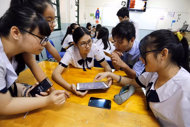 Với sự hỗ trợ của smartphone, tiết học tiếng Anh đạt hiệu quả cao