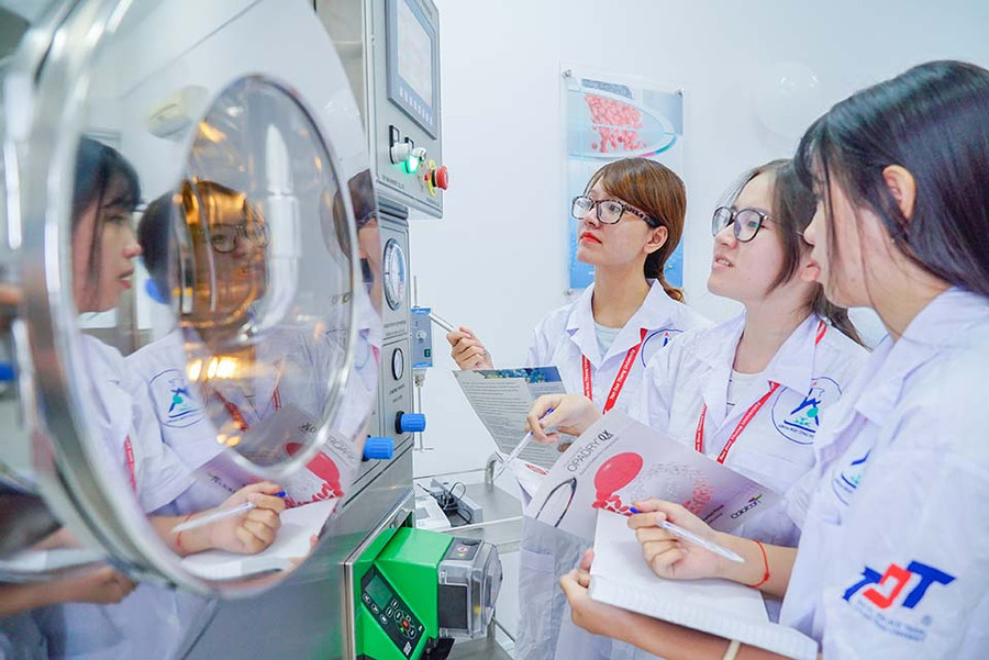 Một phòng thí nghiệm tại TDTU Một phòng thí nghiệm tại TDTU