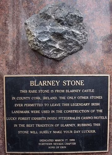 Hình dáng hòn đá Blarney .