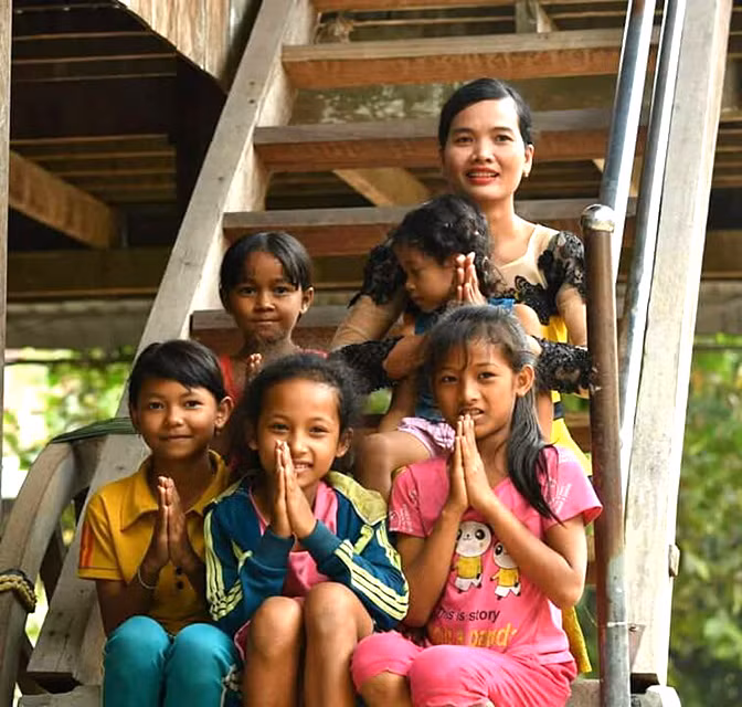 Cô giáo Nách Chan Nên với học sinh